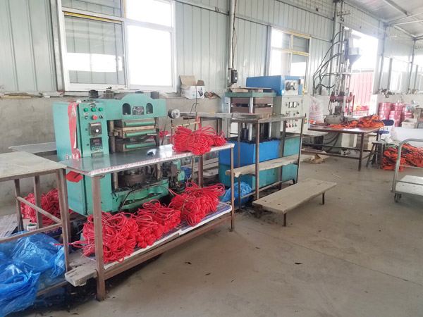 碳晶纖維地暖廠(chǎng)家生產(chǎn)車(chē)間